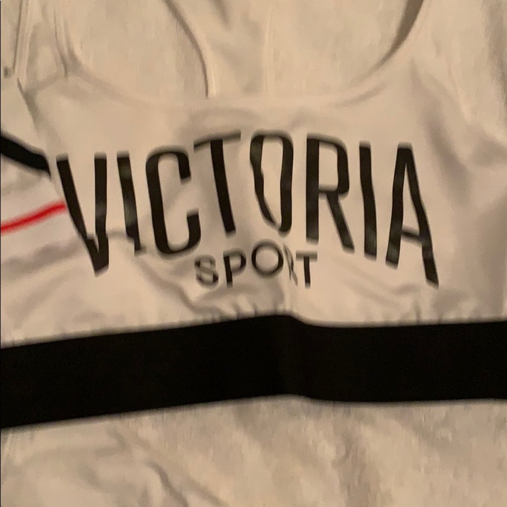 Sports bras - Picture 3 of 4